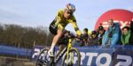 Wout van Aert moest in zijn ritme komen: “En daarna was Mathieu al vertrokken”