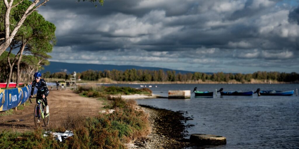 Zand, balken en biljartvlak: crossers verkennen parcours Wereldbeker Terralba