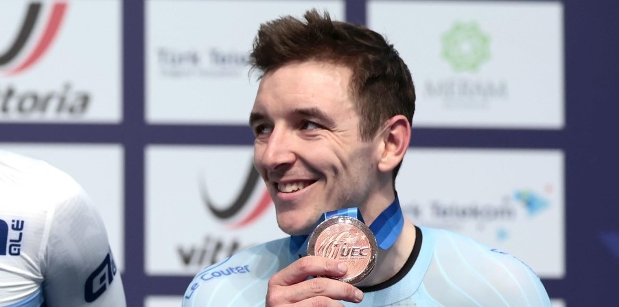 Jules Hesters en Jasper De Buyst kloppen Nederlands koppel en pakken brons op EK ploegkoers